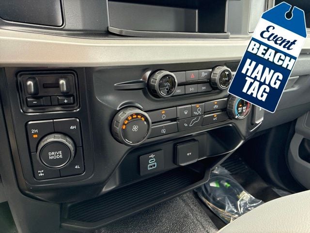 2026 Ford F-250SD XL Extended Cab Pickup Slide 32