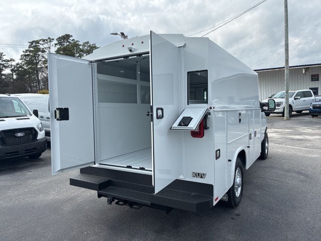 2026 Ford E-350SD BASE CUTAWAY Specialty Vehicle Slide 21