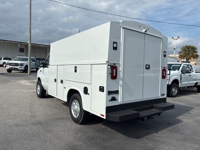2026 Ford E-350SD BASE CUTAWAY Specialty Vehicle Slide 3