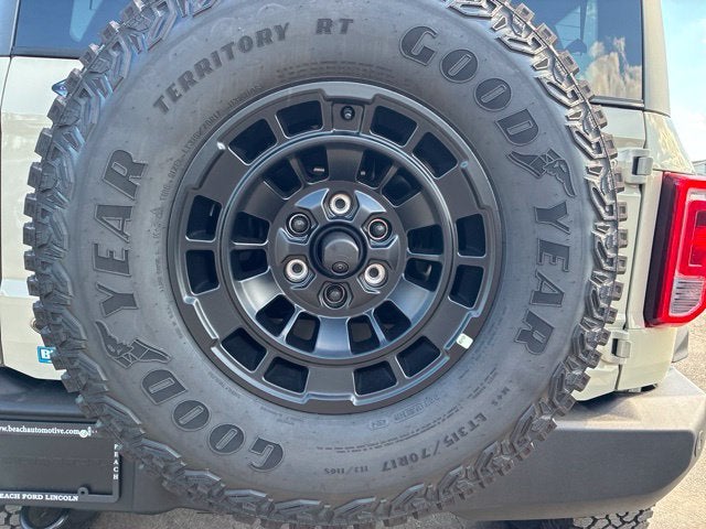 2026 Ford Bronco BIG BEND Convertible Slide 3