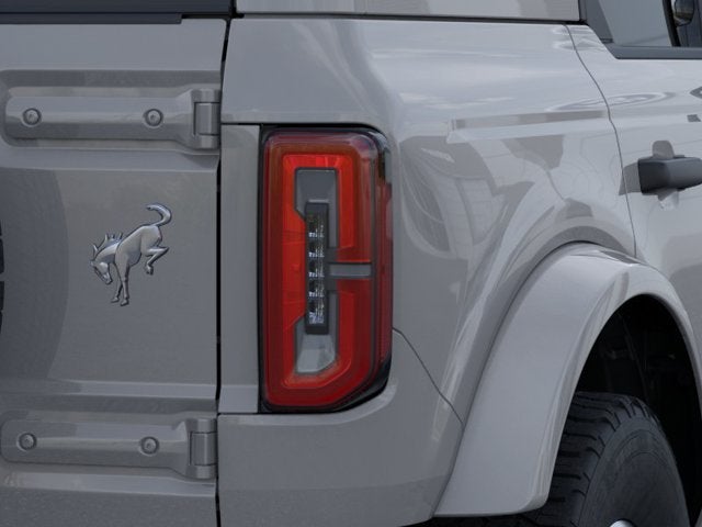 2026 Ford Bronco OUTER BANKS Convertible Slide 21