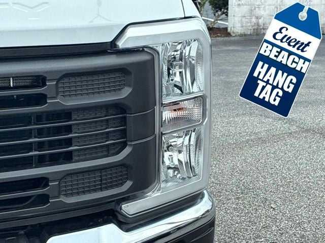 2026 Ford F-250SD XL Crew Cab Pickup Slide 8