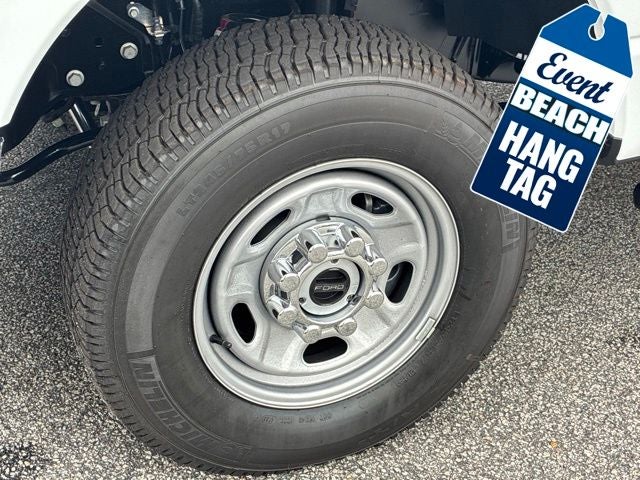 2026 Ford F-250SD XL Crew Cab Pickup Slide 9
