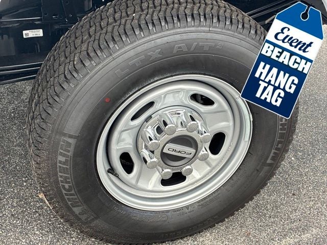 2026 Ford F-250SD XL Crew Cab Pickup Slide 11