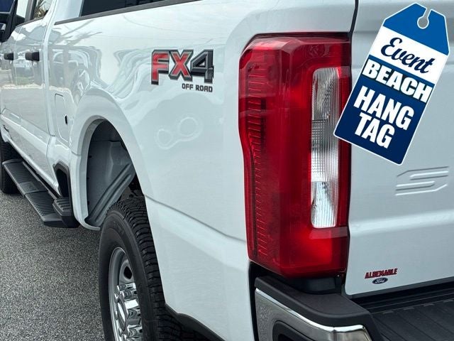 2026 Ford F-250SD XL Crew Cab Pickup Slide 12