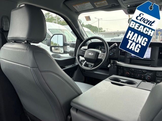 2026 Ford F-250SD XL Crew Cab Pickup Slide 25