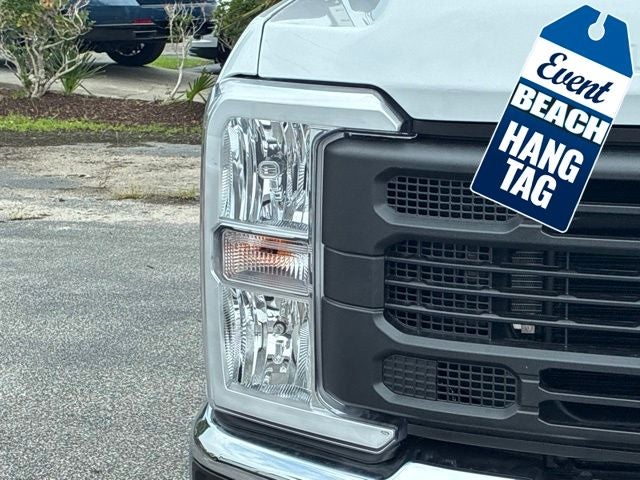 2026 Ford F-250SD XL Crew Cab Pickup Slide 7