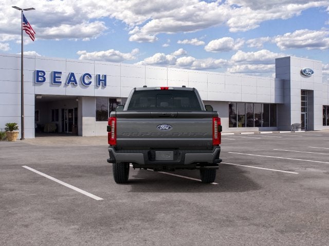 2027 Ford F-250SD XLT Crew Cab Pickup Slide 3