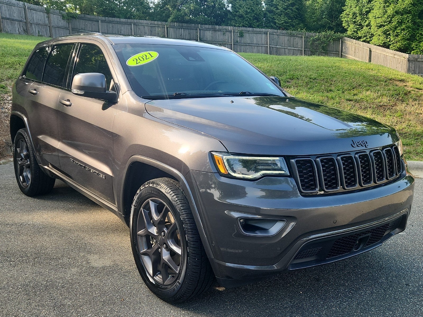 Gray (Granite Crystal Metallic Clearcoat) 2021 Jeep Grand Cherokee SUV / Crossover Four-Wheel Drive Automatic