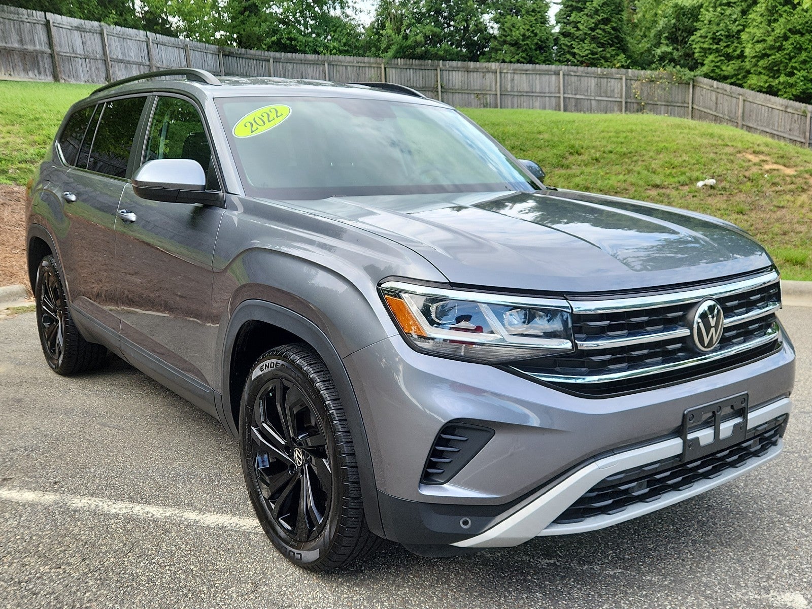 Platinum Gray Metallic 2022 Volkswagen Atlas SUV / Crossover Front-Wheel Drive Automatic