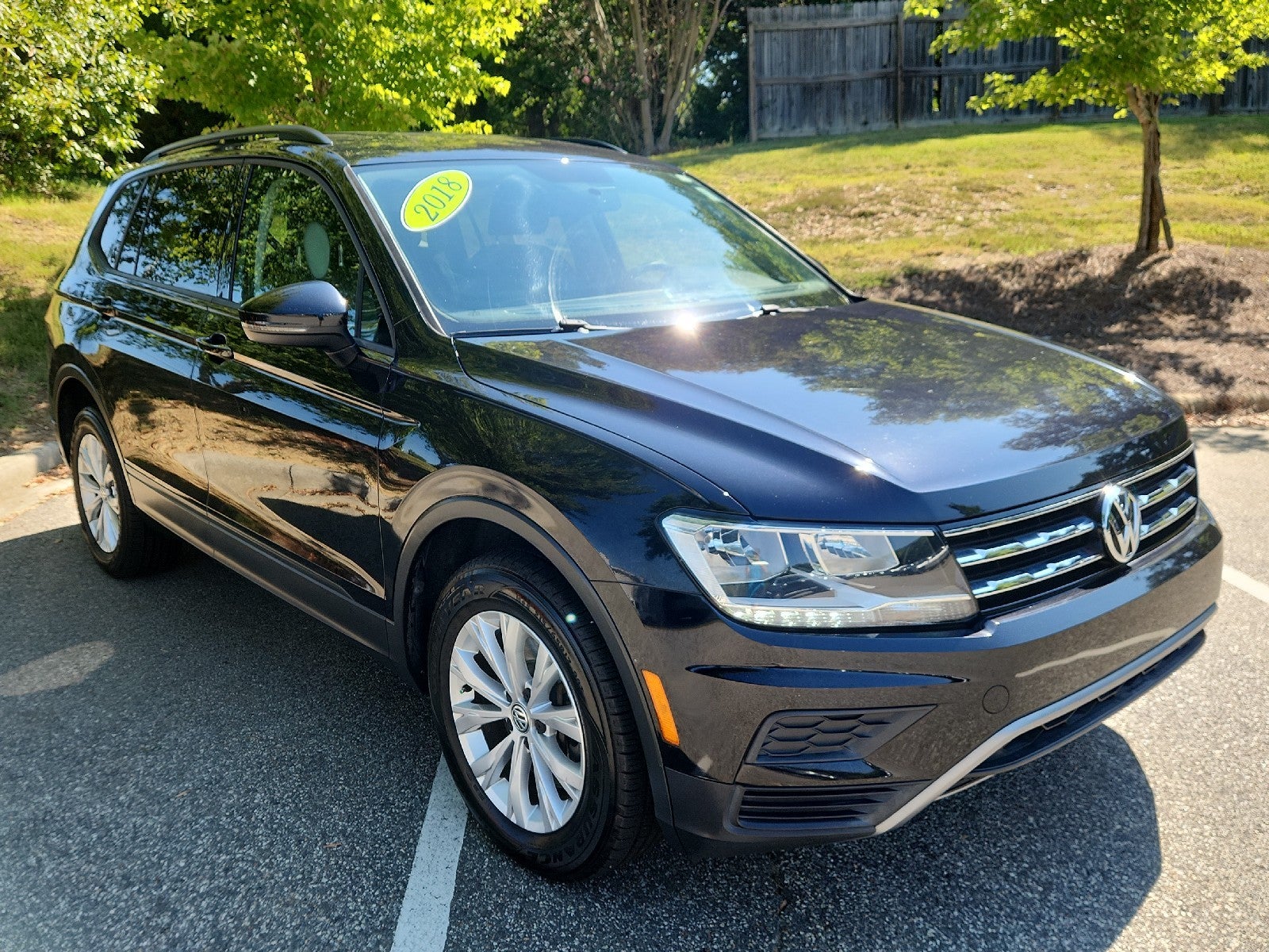 Deep Black Pearl Metallic 2018 Volkswagen Tiguan SUV / Crossover Front-Wheel Drive Automatic