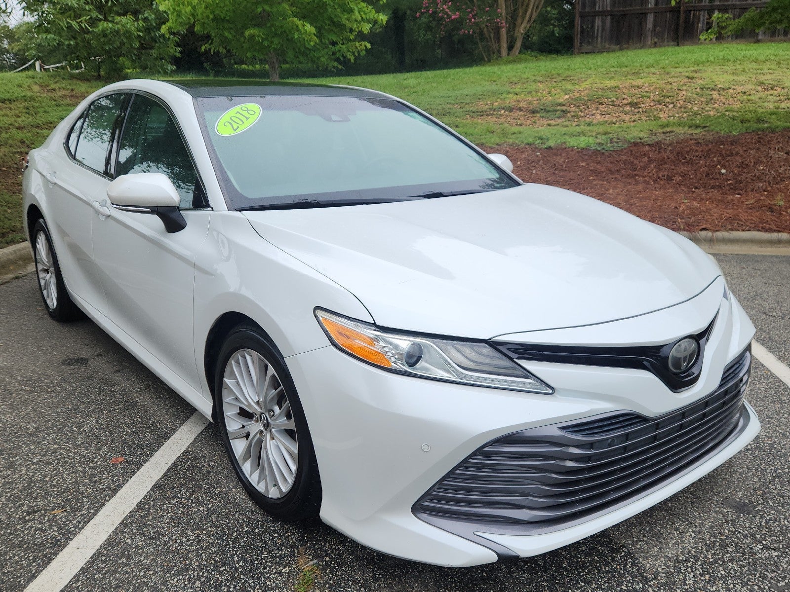 White (Wind Chill Pearl) 2018 Toyota Camry Sedan Front-Wheel Drive Automatic