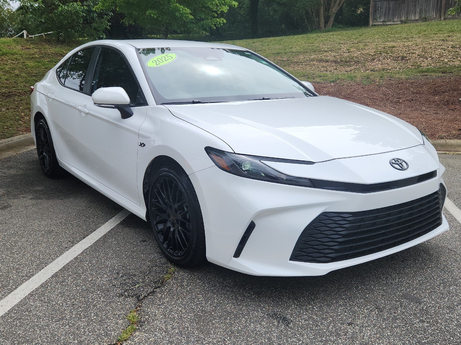 Ice Cap 2025 Toyota Camry Sedan Front-Wheel Drive Automatic