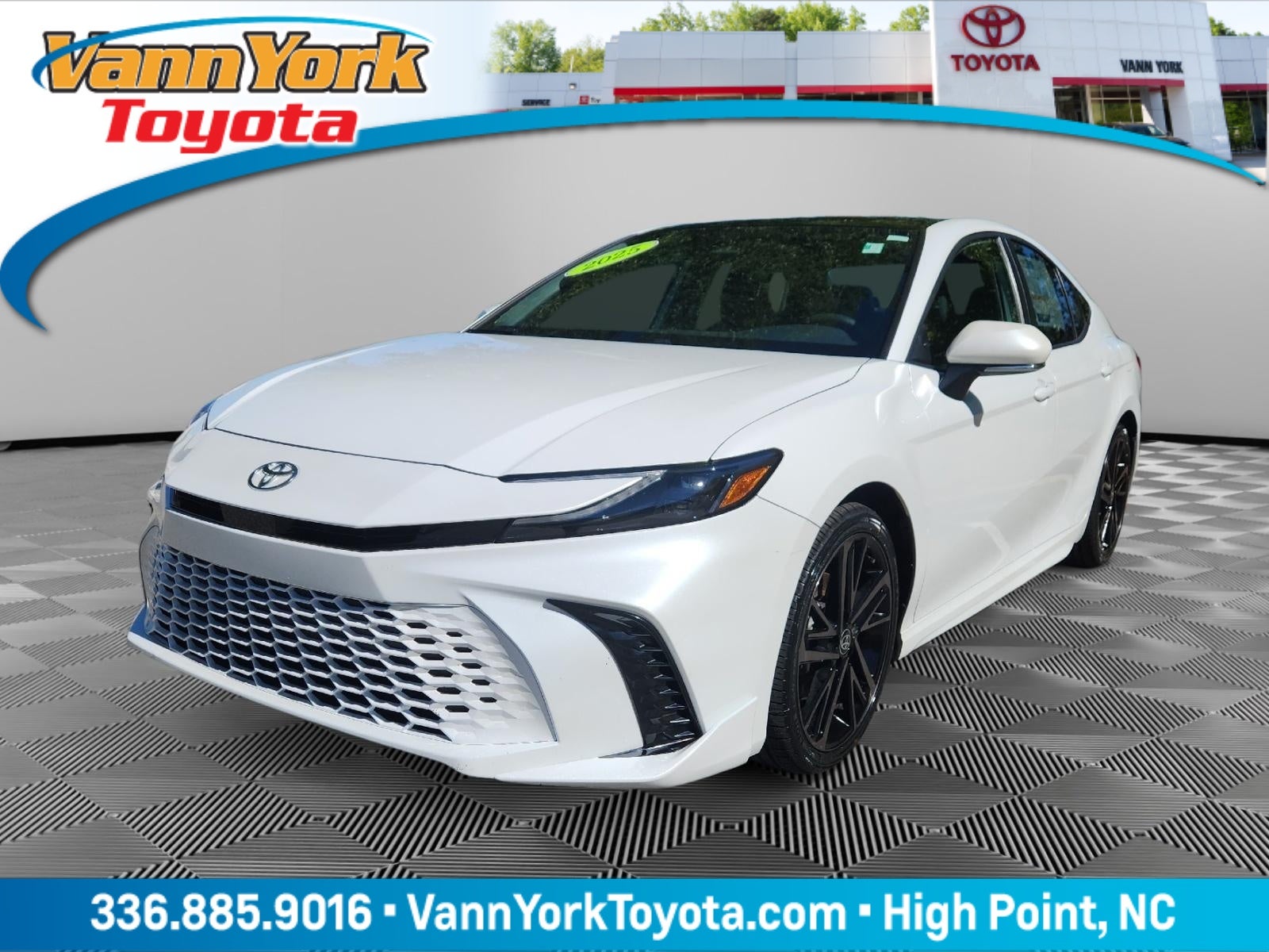 White (Wind Chill Pearl) 2025 Toyota Camry Sedan Front-Wheel Drive Continuously Variable Transmission