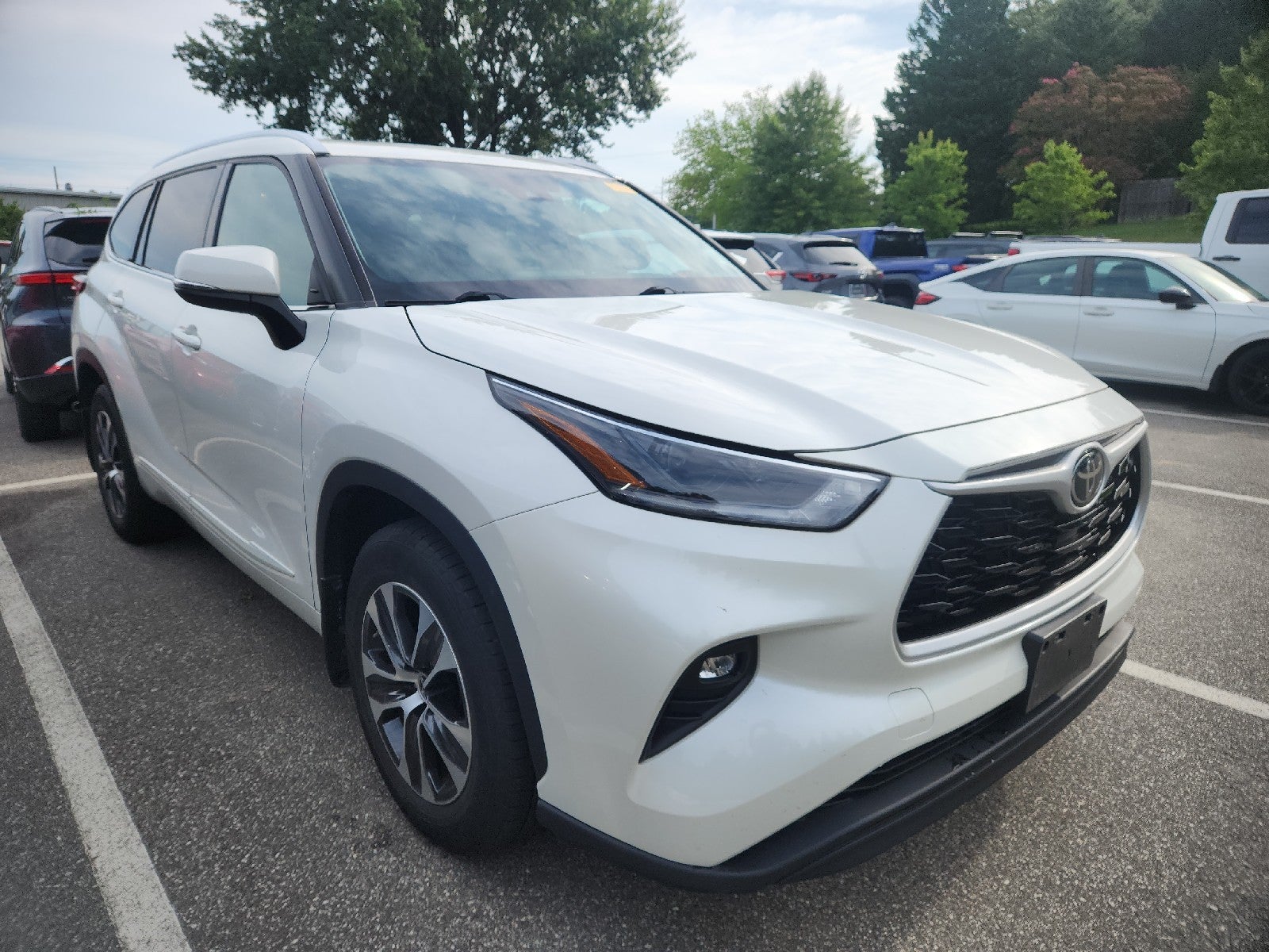 White (Blizzard Pearl) 2021 Toyota Highlander SUV / Crossover All-Wheel Drive Automatic