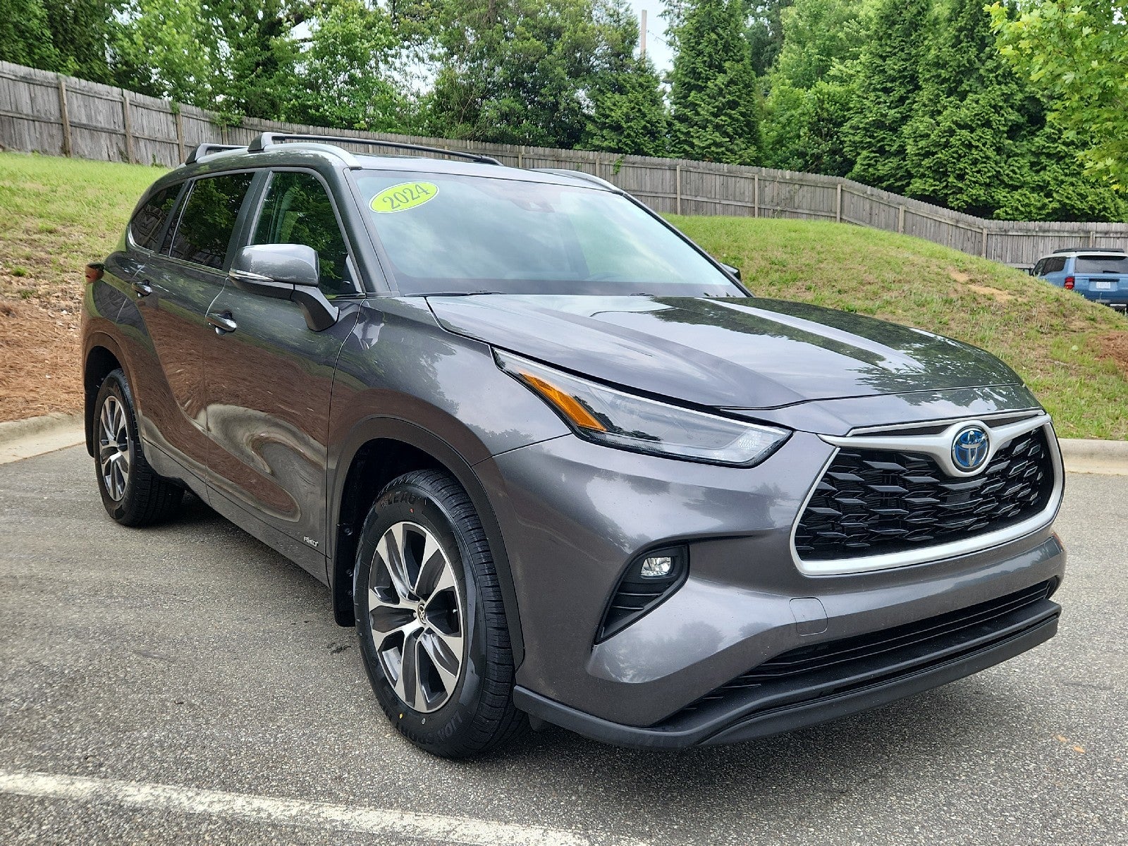 Magnetic Gray Metallic 2024 Toyota Highlander Hybrid XLE AWD SUV / Crossover All-Wheel Drive Automatic