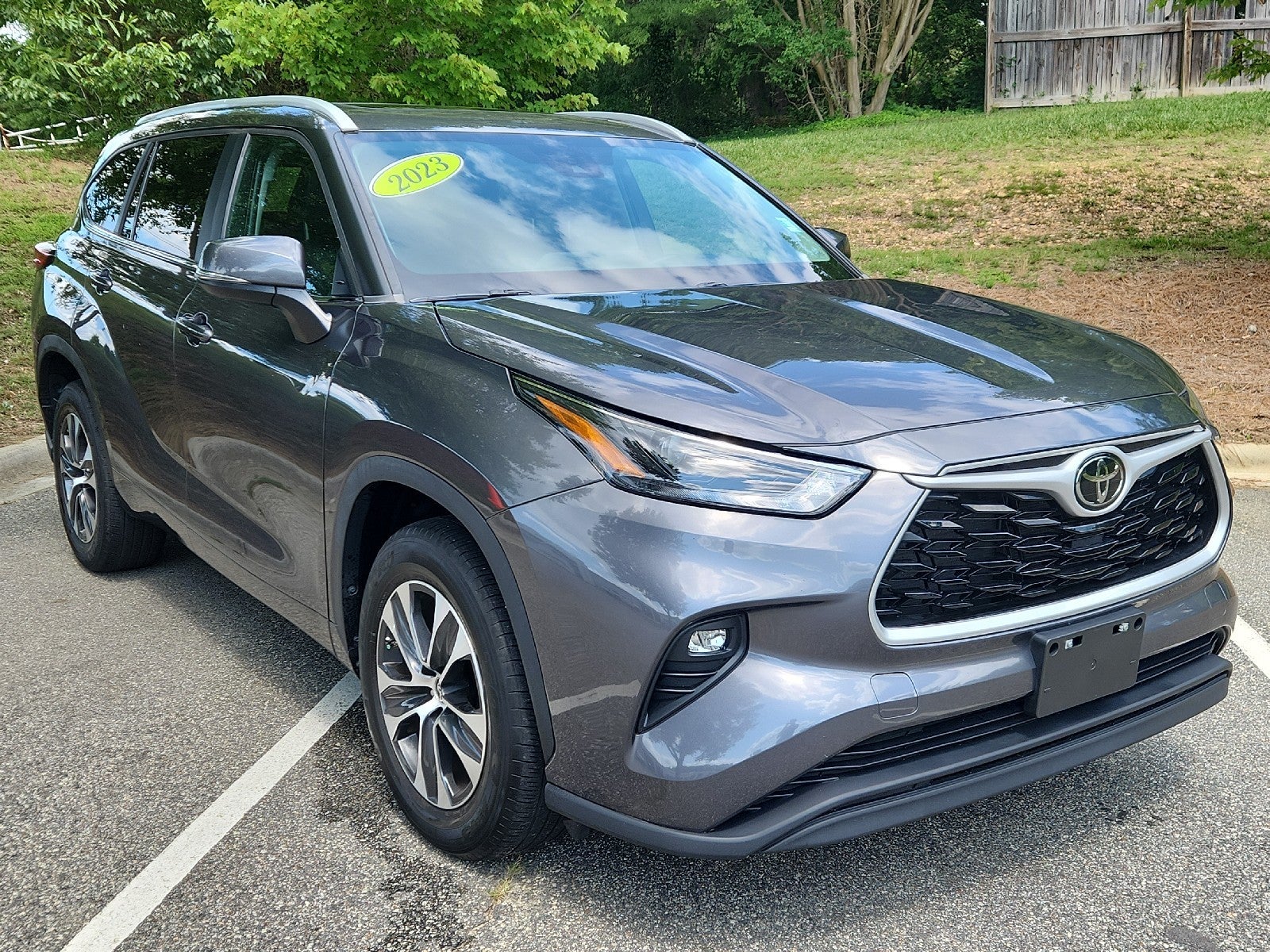  2023 Toyota Highlander XLE FWD   