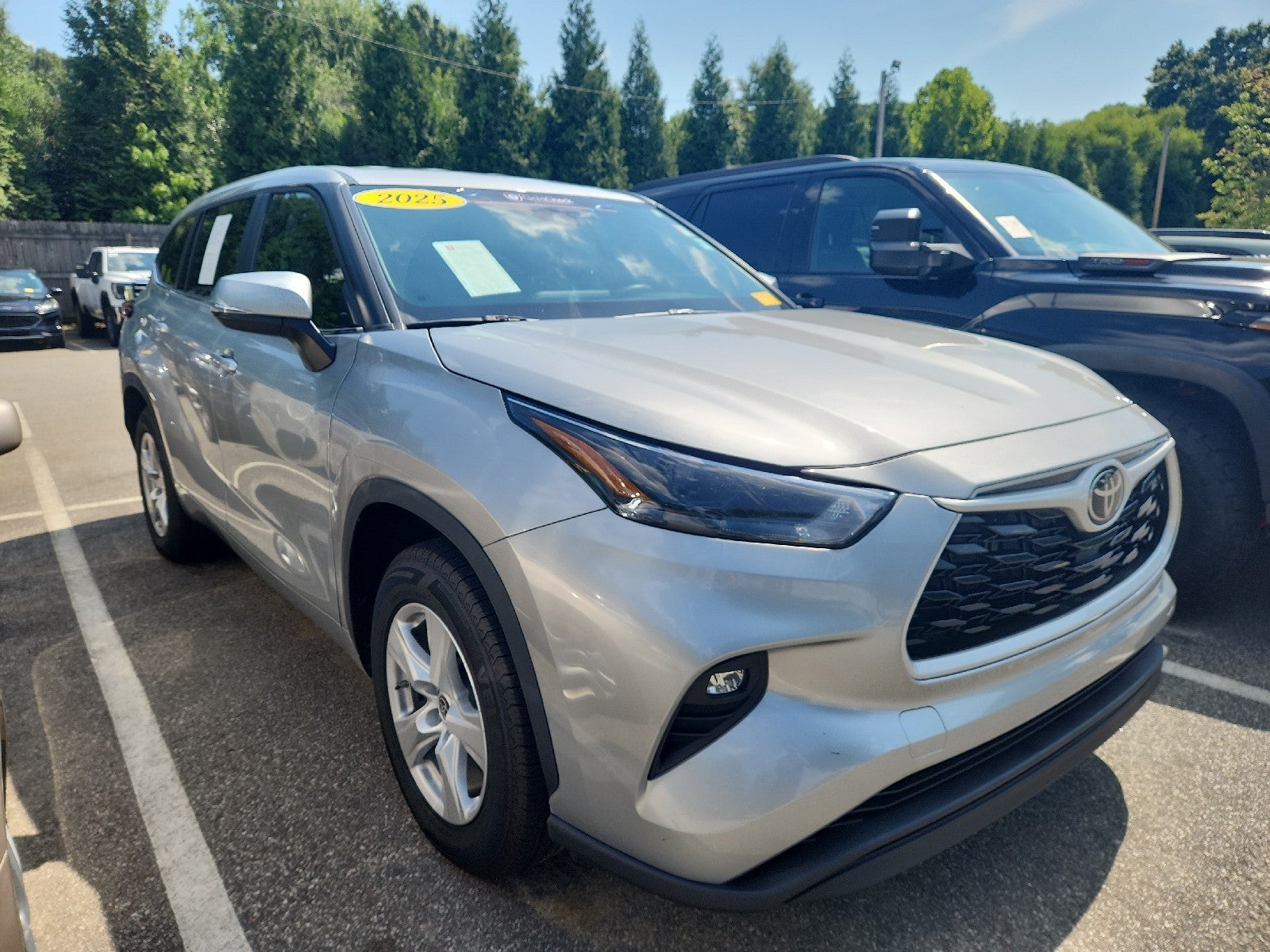 Silver 2025 Toyota Highlander SUV / Crossover Front-Wheel Drive Automatic