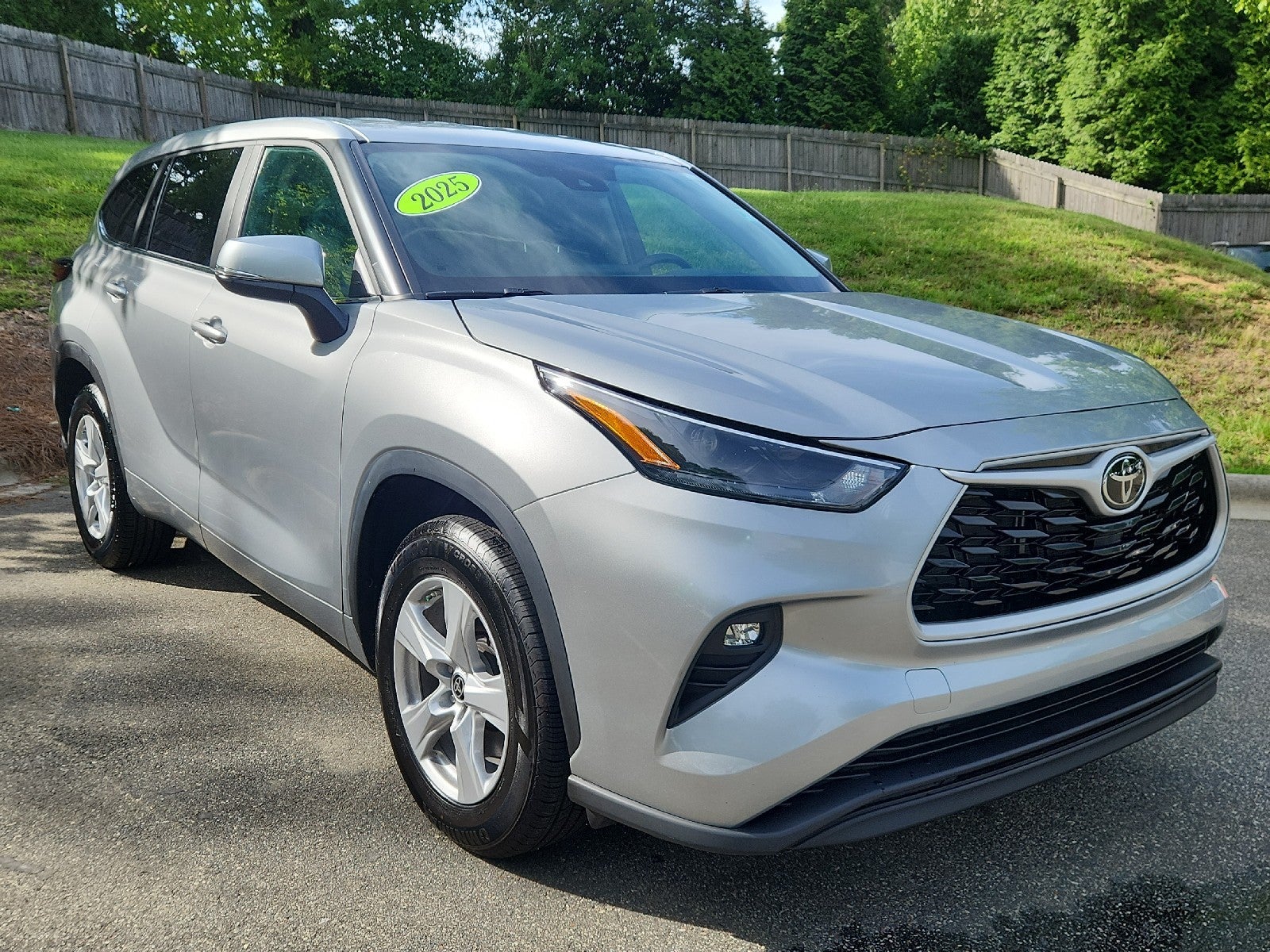 Celestial Silver Metallic 2025 Toyota Highlander SUV / Crossover Front-Wheel Drive Automatic