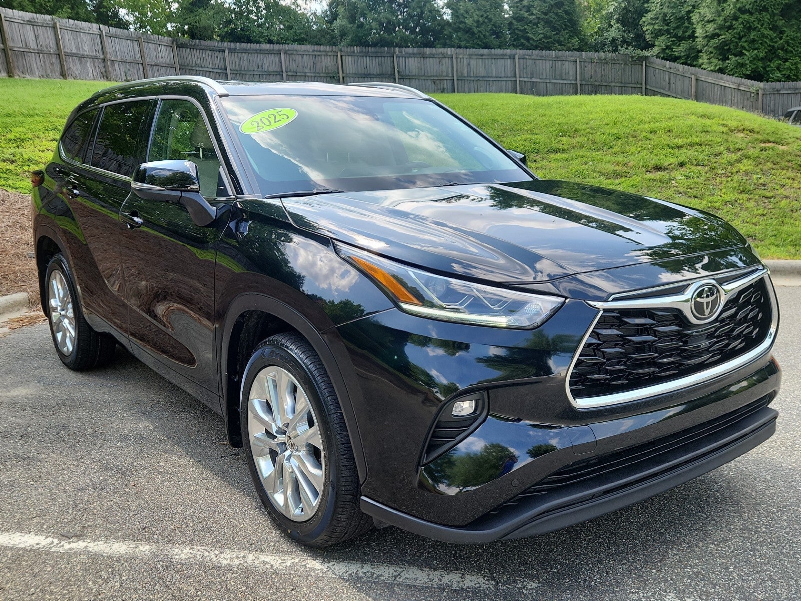 Midnight Black Metallic 2025 Toyota Highlander SUV / Crossover All-Wheel Drive Automatic