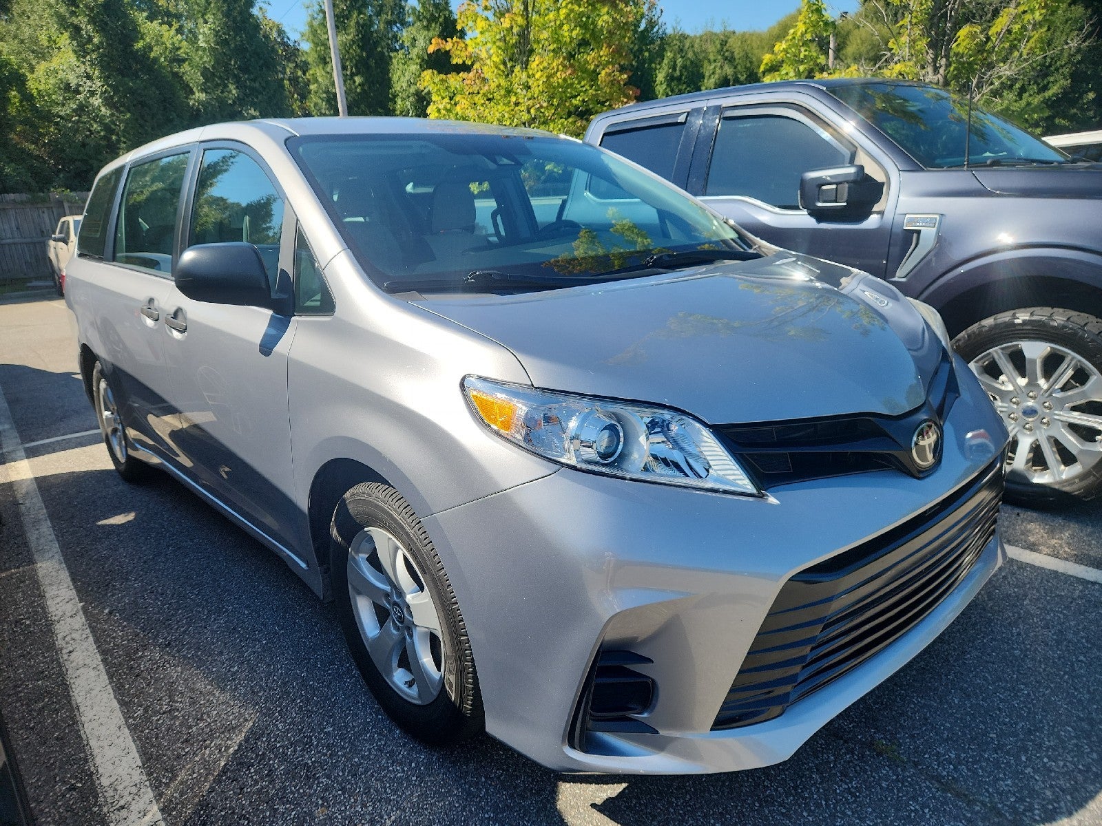 Silver Sky Metallic 2018 Toyota Sienna Minivan Front-Wheel Drive Automatic