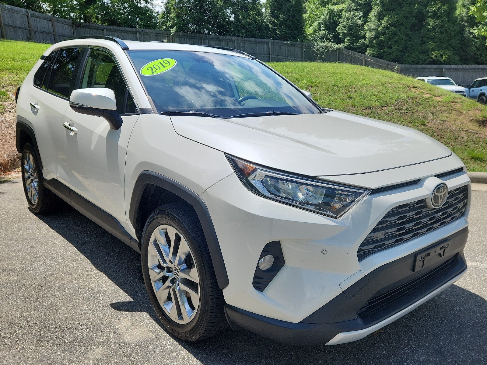 White (Blizzard Pearl) 2019 Toyota RAV4 SUV / Crossover Front-Wheel Drive Automatic