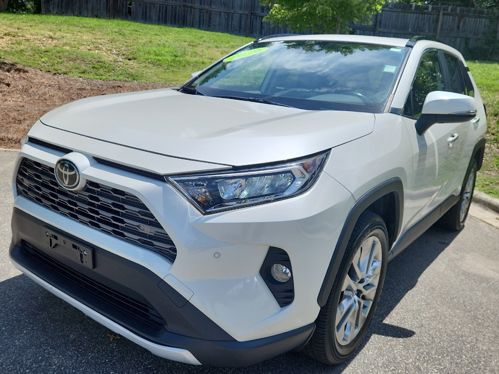 View vehicle photo 3