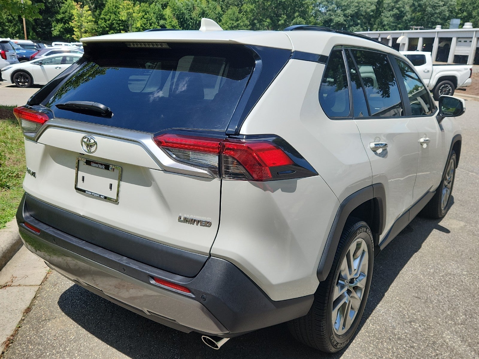 View vehicle photo 7