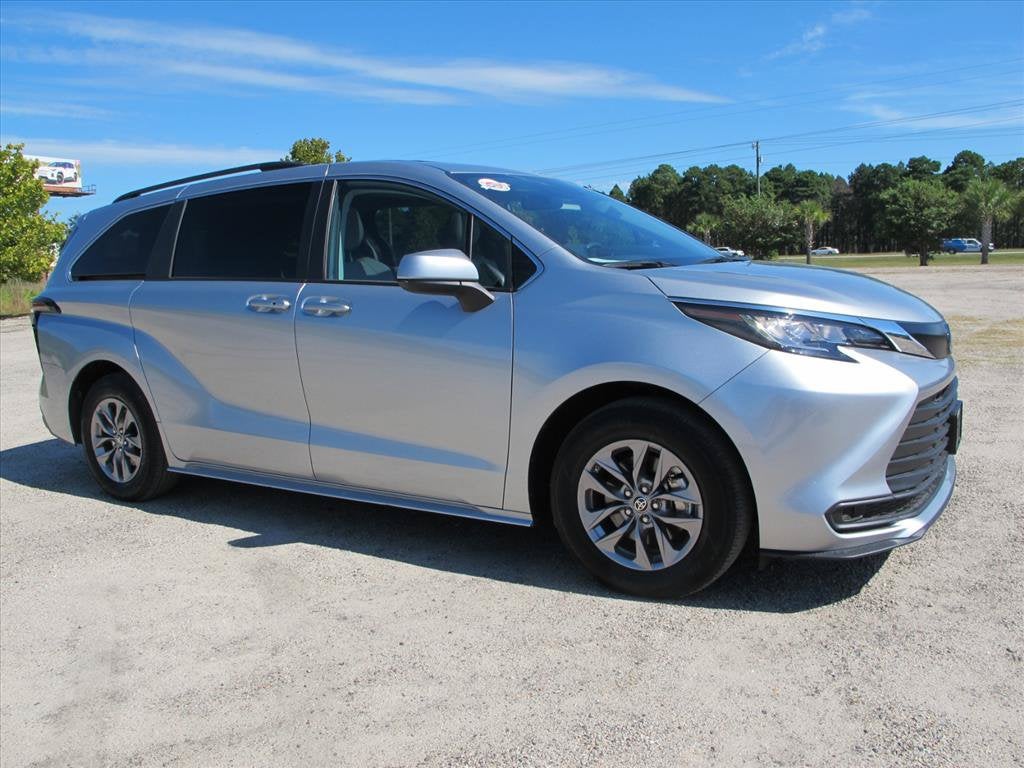  2023 Toyota Sienna LE 8-Passenger AWD   