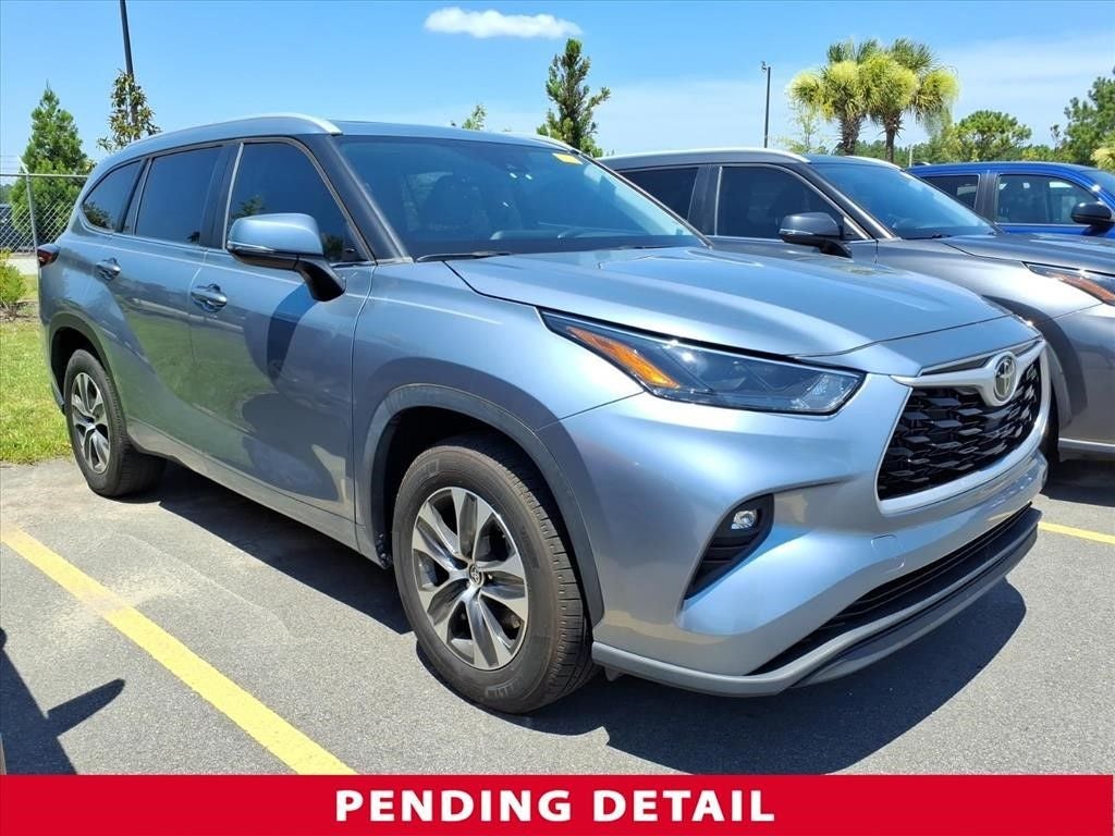 Moon Dust 2023 Toyota Highlander SUV / Crossover Front-Wheel Drive 8-Speed Automatic