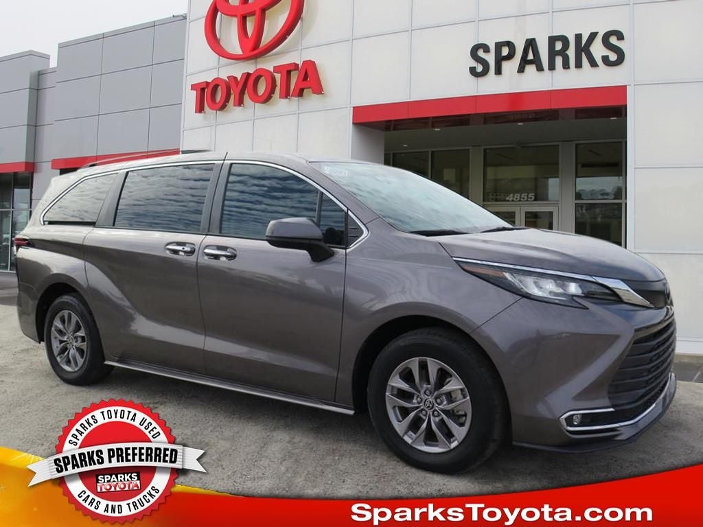2022 Toyota Sienna XLE 7-Passenger FWD