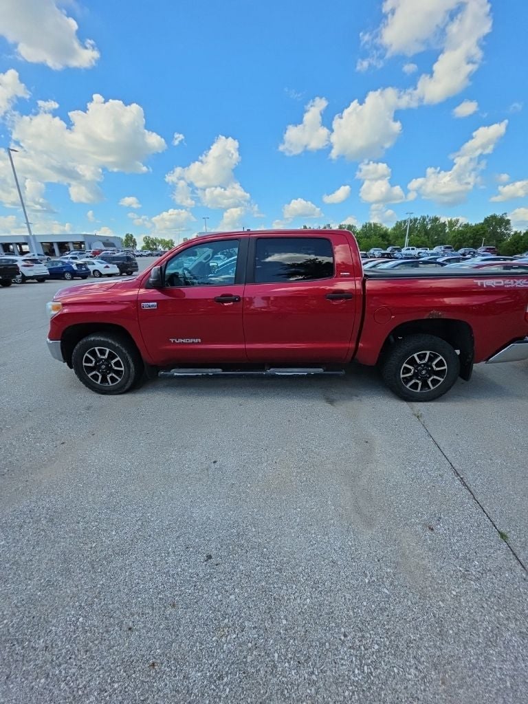 2014 Toyota Tundra Rojo (Barcelona Red Metallic) Camioneta Todo terreno 6 velocidades Automática marcha alta