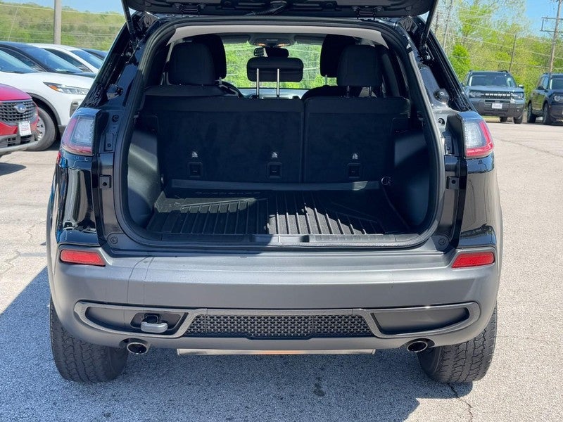 View vehicle photo 5