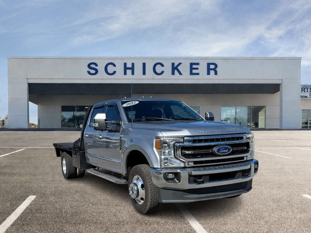 2022 Ford F-350 Super Duty Chassis Lariat Crew Cab DRW 4WD