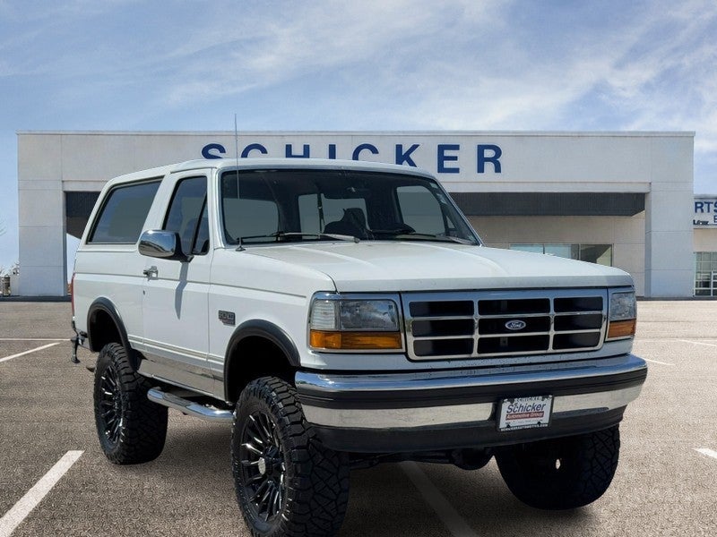 White 1993 Ford Bronco XLT 4WD SUV / Crossover Four-Wheel Drive 4-Speed Automatic
