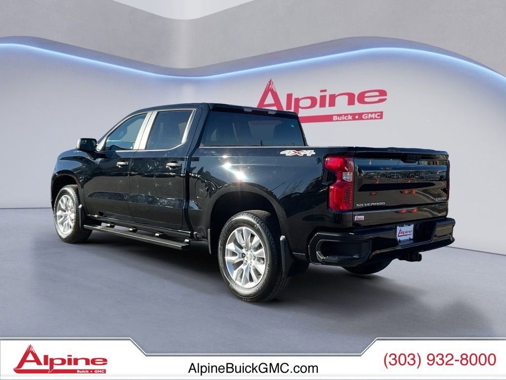 View vehicle photo 3