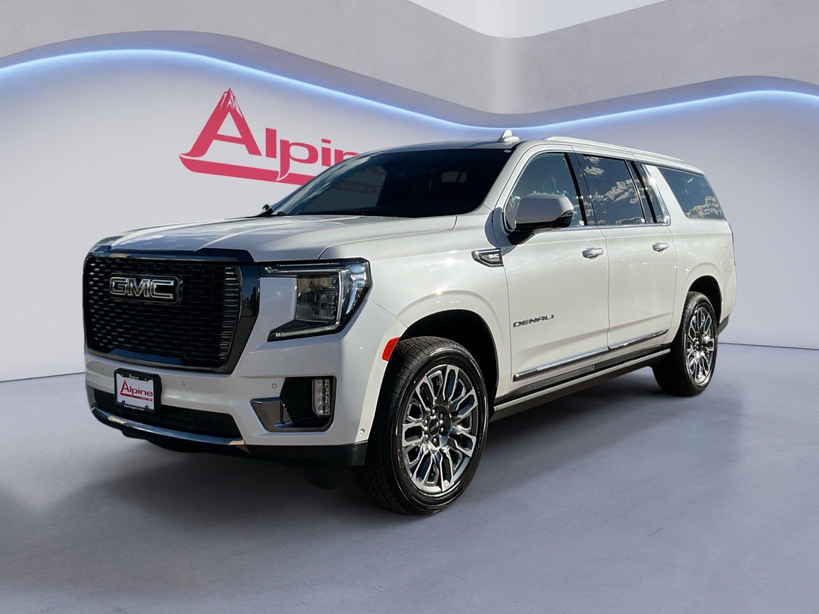 White Frost Tricoat 2024 GMC Yukon XL SUV / Crossover Four-Wheel Drive Automatic