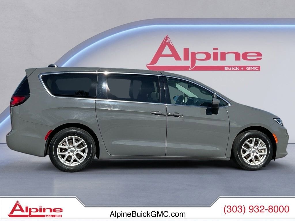 View vehicle photo 6