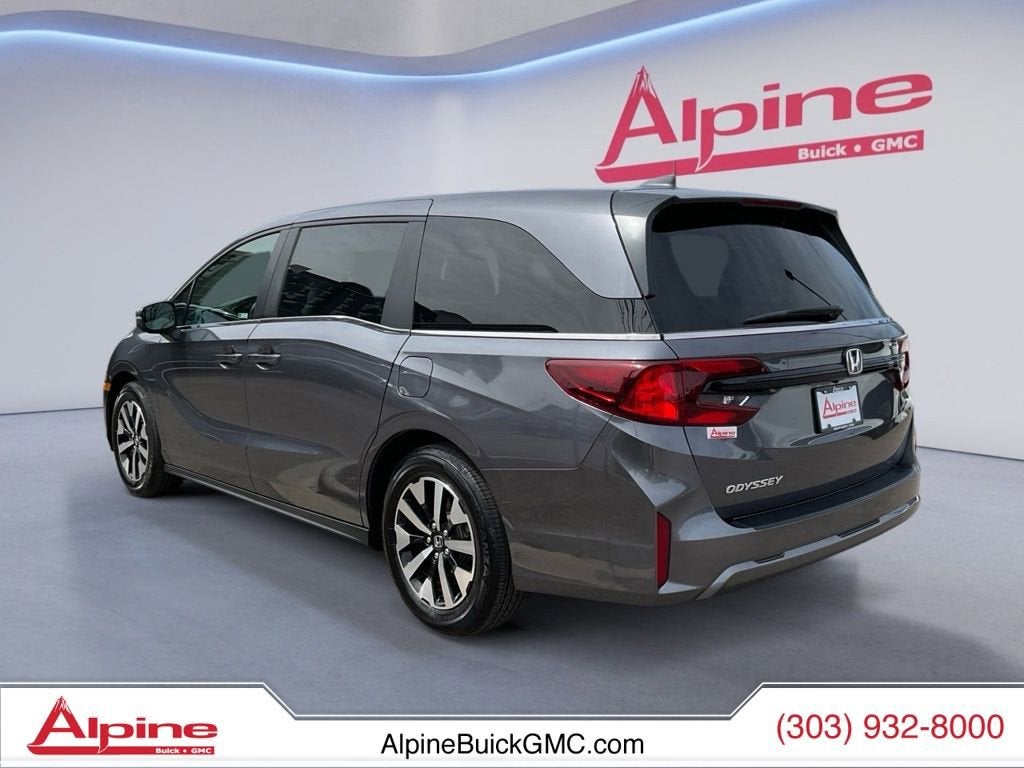 View vehicle photo 3