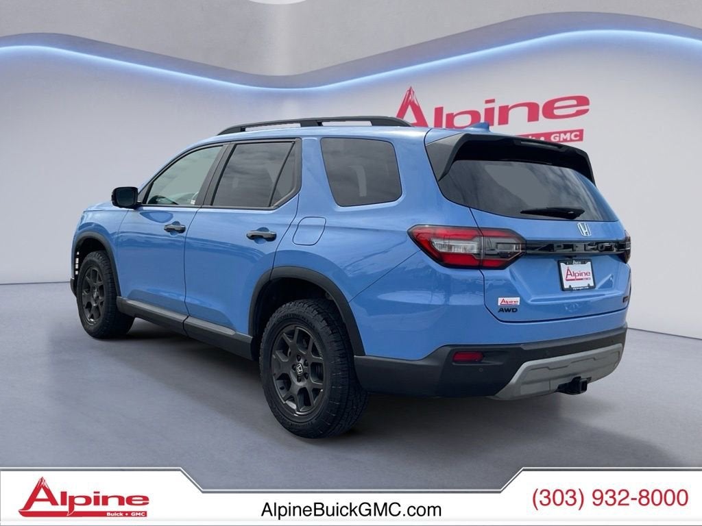 View vehicle photo 3