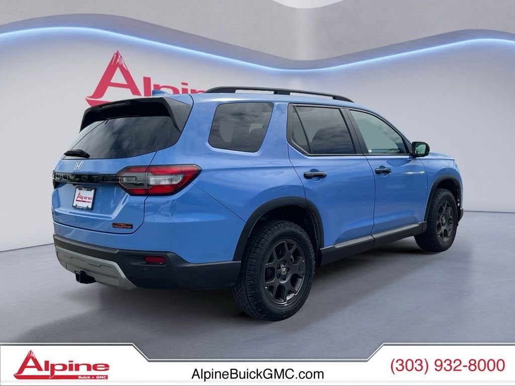 View vehicle photo 5