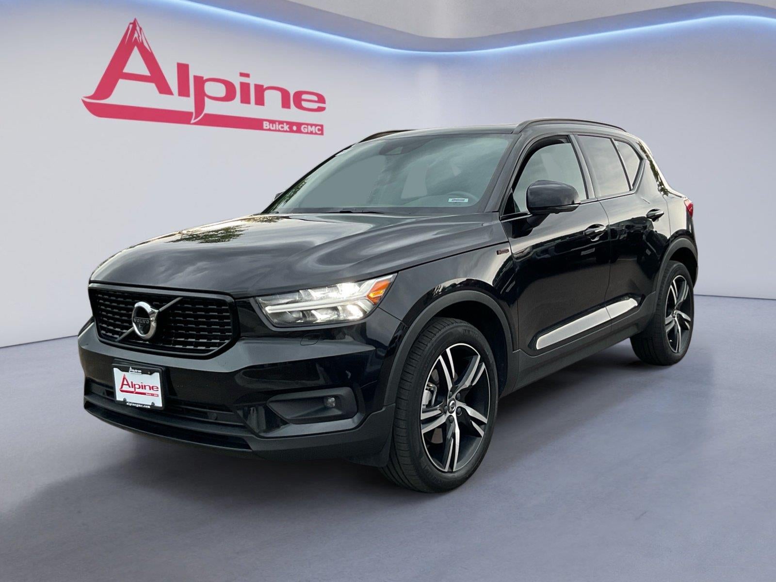  2021 Volvo XC40 T5 R-Design AWD   