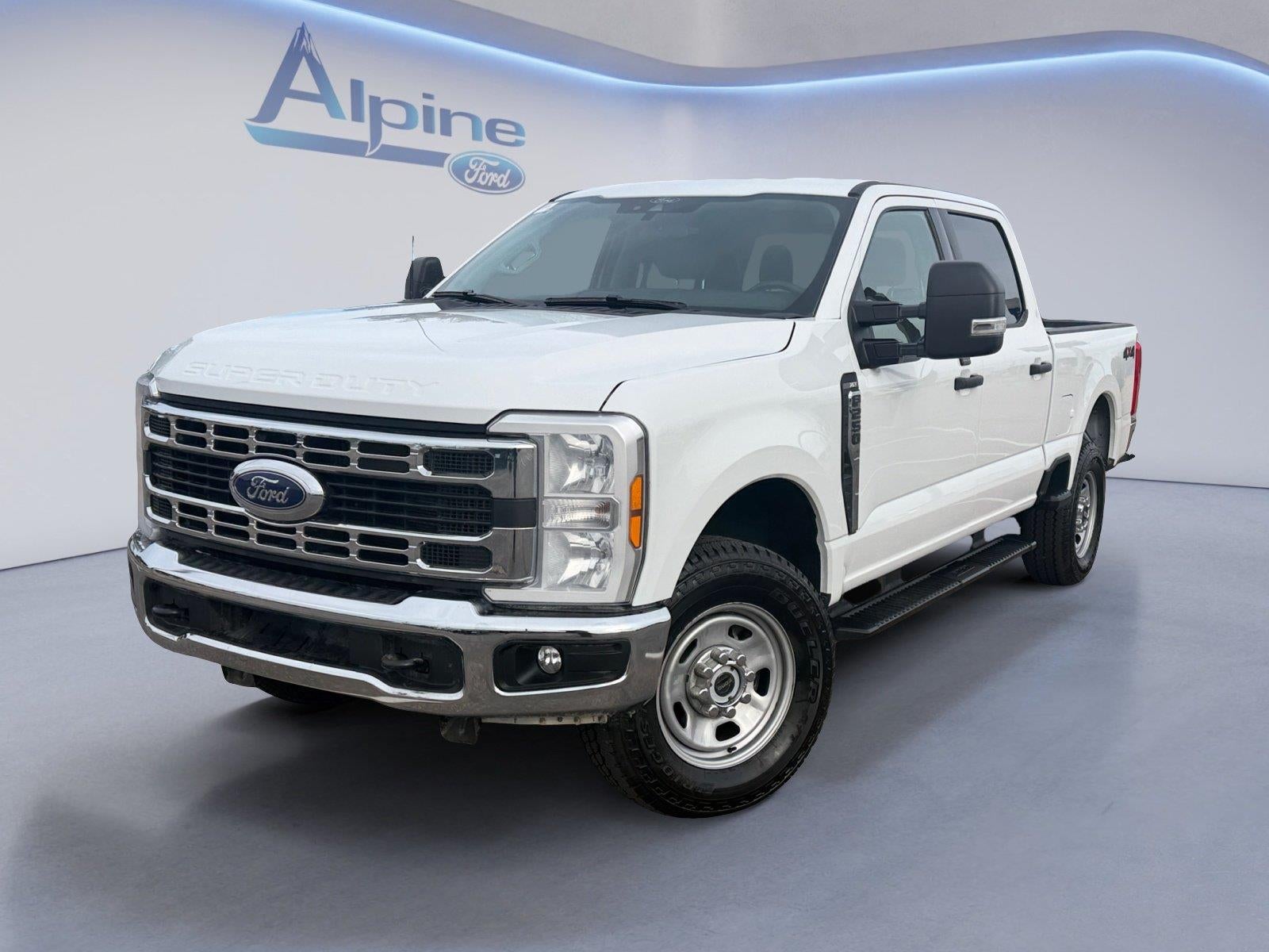 White 2025 Ford F-250 Super Duty Pickup Truck Four-Wheel Drive Automatic