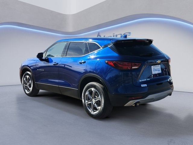 View vehicle photo 3