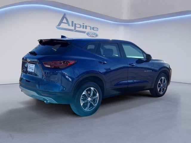 View vehicle photo 5