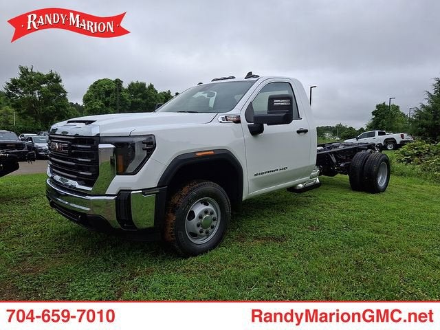 Summit White 2026 GMC Sierra 3500HD Chassis Pickup Truck Four-Wheel Drive Automatic