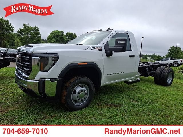 Summit White 2026 GMC Sierra 3500HD Chassis Pickup Truck Four-Wheel Drive Automatic