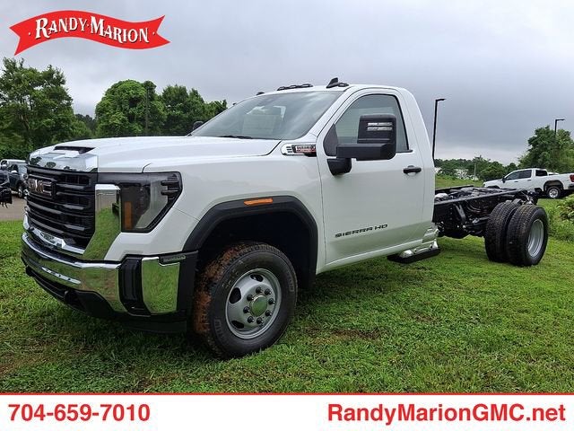 Summit White 2026 GMC Sierra 3500HD Chassis Pickup Truck Four-Wheel Drive Automatic