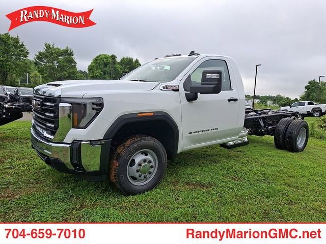 Summit White 2026 GMC Sierra 3500HD Chassis Pickup Truck Four-Wheel Drive Automatic