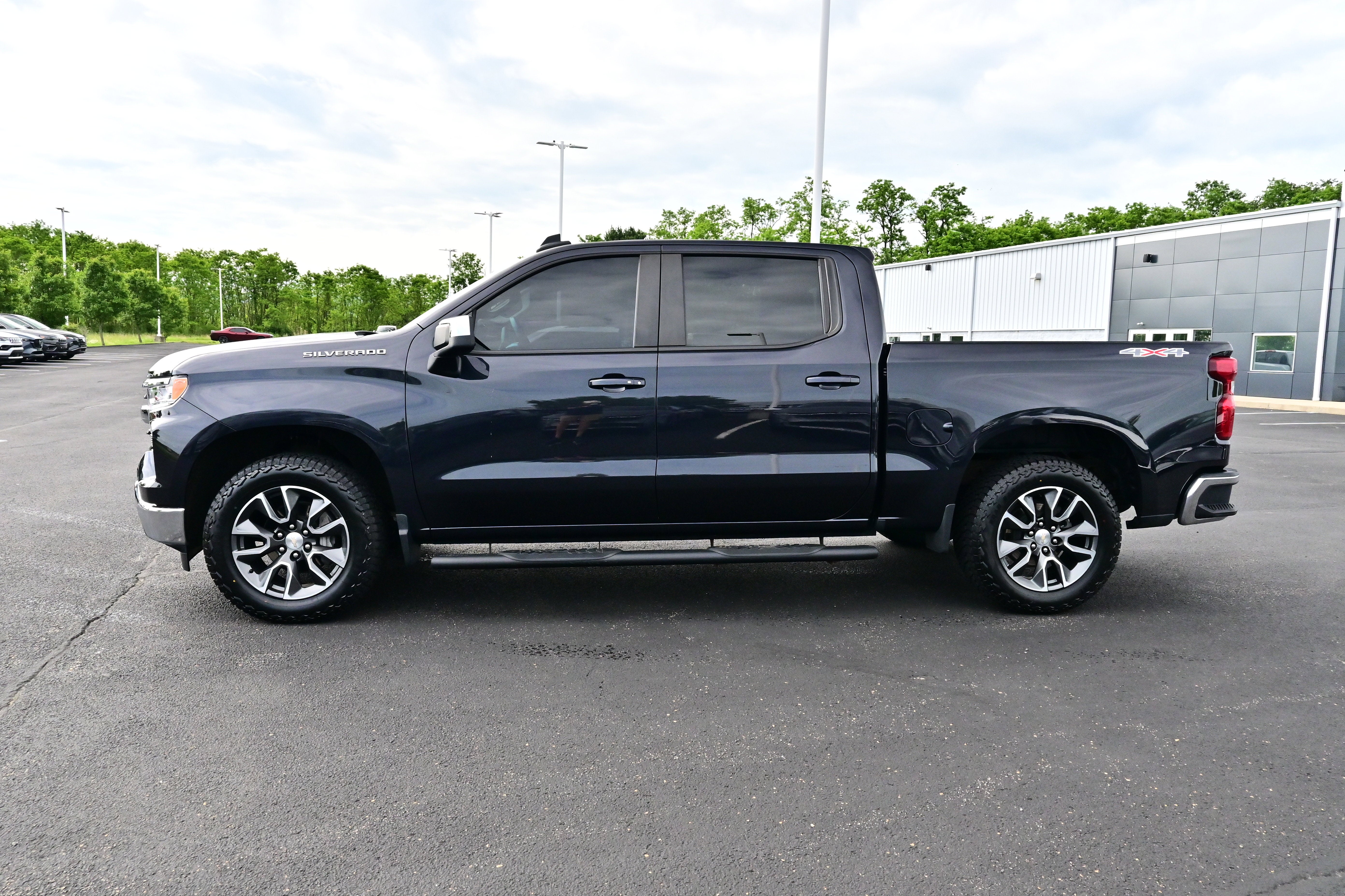 View vehicle photo 4